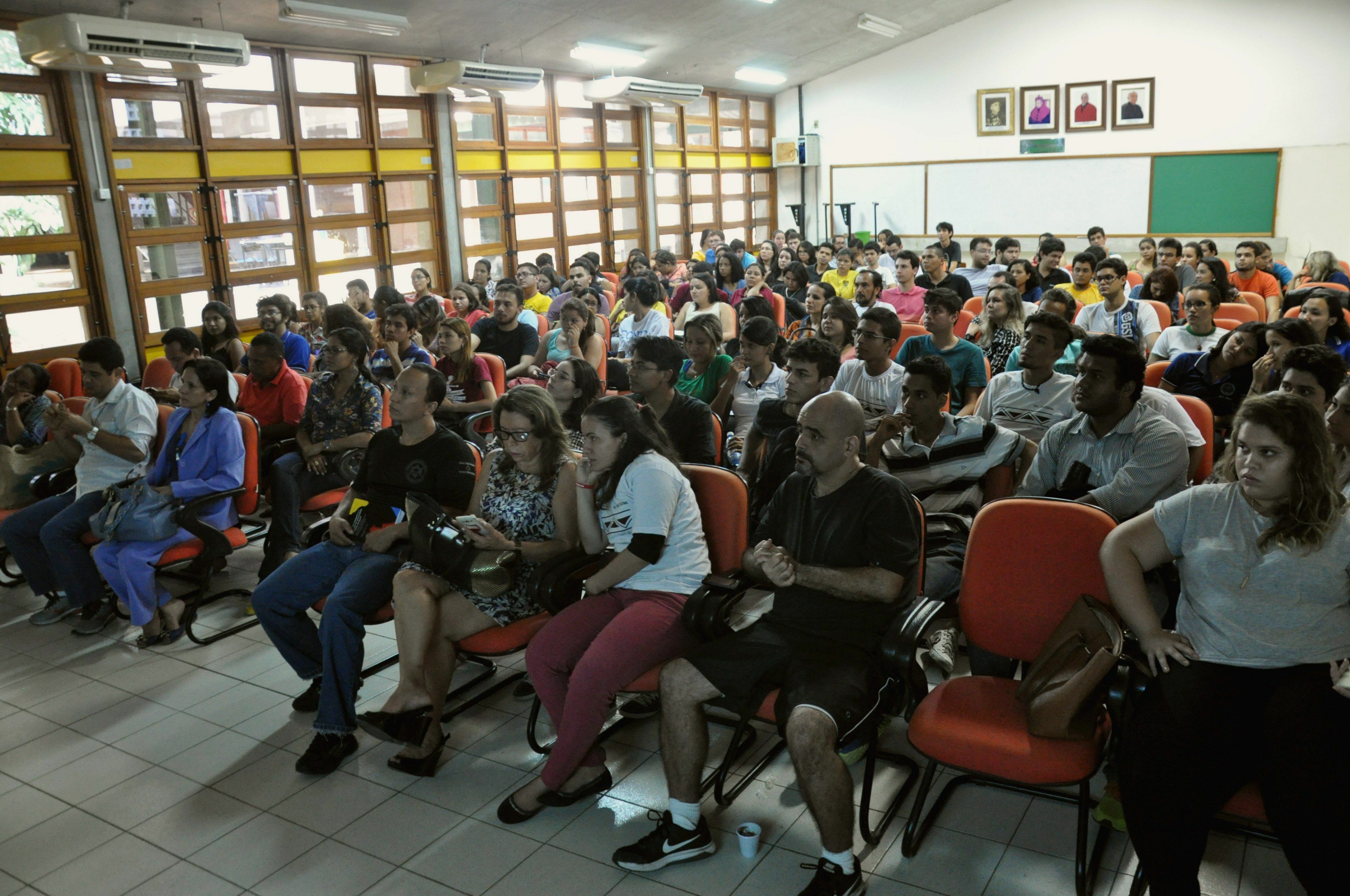 Tutores e estudantes participaram do encontro